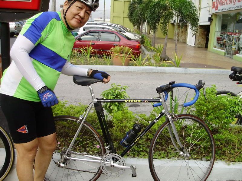 thats filchi cyclist steven chiang at mcdonald mall of asia with this ...