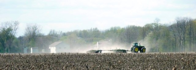 farm photo tractor-1_zps2bb2ece4.jpg