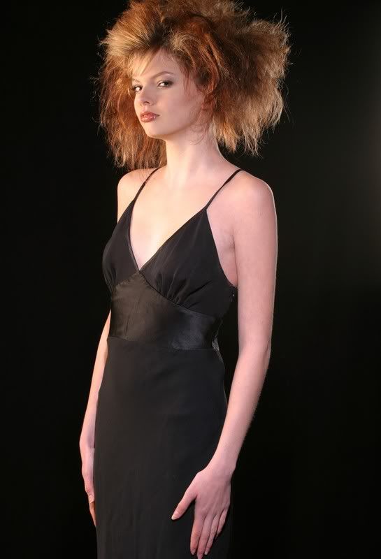 [img width=457 height=672]http://i123.photobucket.com/albums/o294/ModelNathalie/Fotoshoots/nathalie1.jpg[/img]