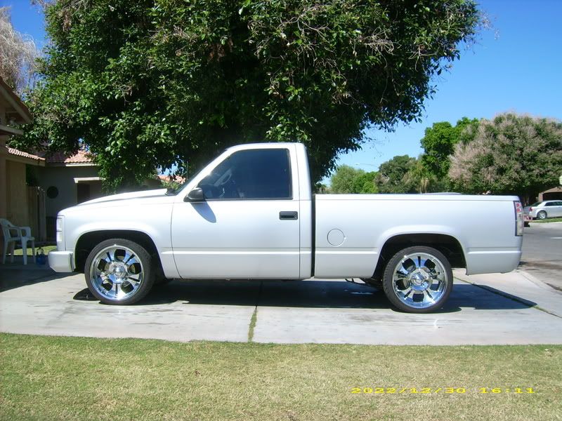 Re 1993 chevy silverado 2wd lowered 20 rims heres a couple