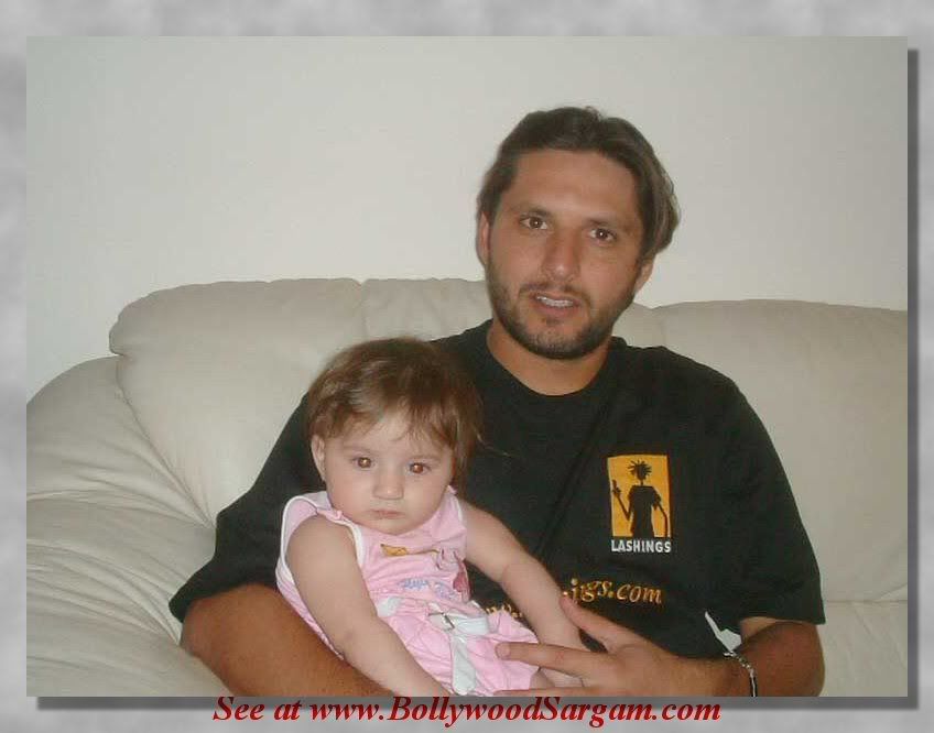 Shahid Afridi Wife Photos. starsat,shahid afridi wife