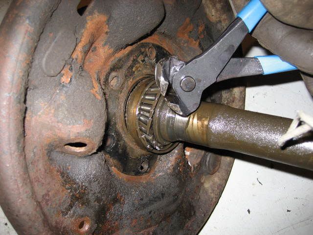 Jeep amc 20 rear axle shaft removal #2