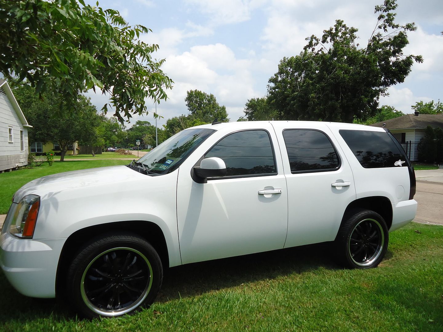 white tahoe z71