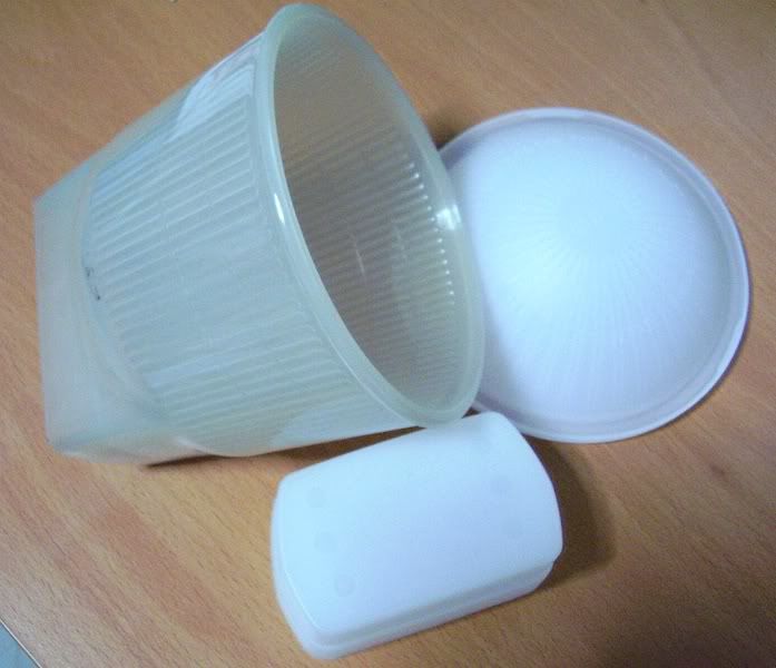 IMAGE: http://i123.photobucket.com/albums/o316/paimao/K9graphy/Accessories/Lighting/Yellowsphere2.jpg