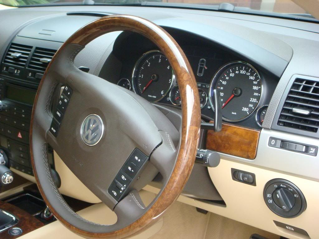09TouaregDriverside.jpg
