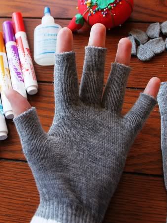 Gloves with tips cut on sale off