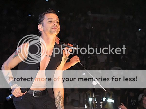 http://i123.photobucket.com/albums/o317/dmisthebest/Depeche_Mode_39.jpg